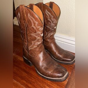 Idyllwind brown western performance boots in a size 7